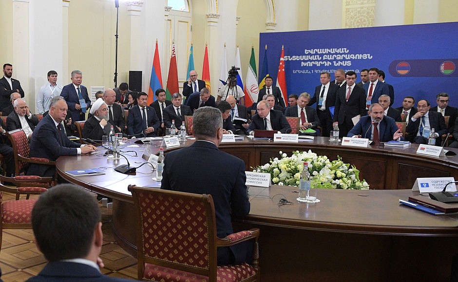 Ceremony for signing the documents following the Supreme Eurasian Economic Council meeting.