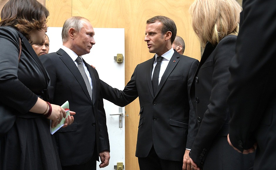 С Президентом Франции Эммануэлем Макроном после церемонии прощания с экс-президентом республики Жаком Шираком.