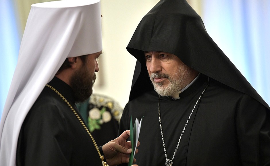 Before the Council meeting. Archbishop Yezras, head of the Russian Diocese of the Armenian Apostolic Church (right).
