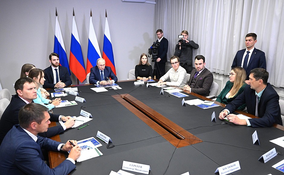 Meeting with young researchers from the Russian Federal Nuclear Centre.