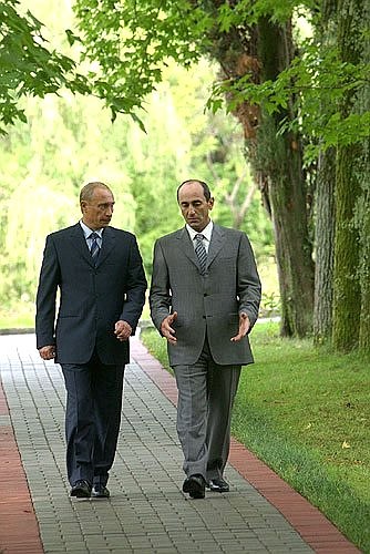 Владимир Путин встретился с Президентом Армении Робертом Кочаряном • Президент России