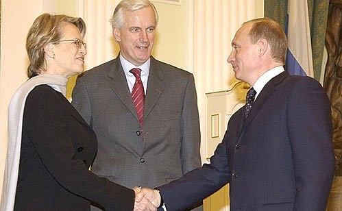 With French Foreign Minister Michel Barnier and French Defence Minister Michele Alliot-Marie.
