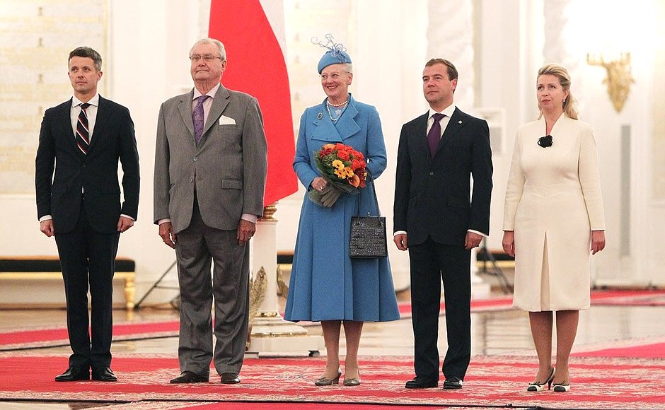 Церемония официальной встречи Дмитрия и Светланы Медведевых, Королевы Дании Маргрете II, Принца-консорта Хенрика и кронпринца Фредерика в Георгиевском зале Кремля.