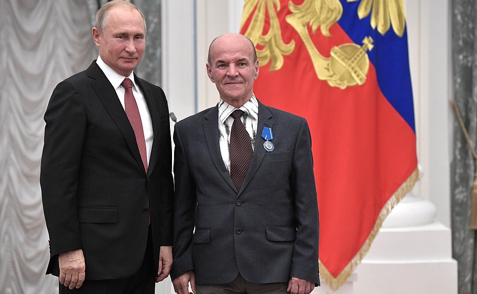 Senior coach of the Russian sambo team Yury Borisochkin was awarded the Order of Honour.