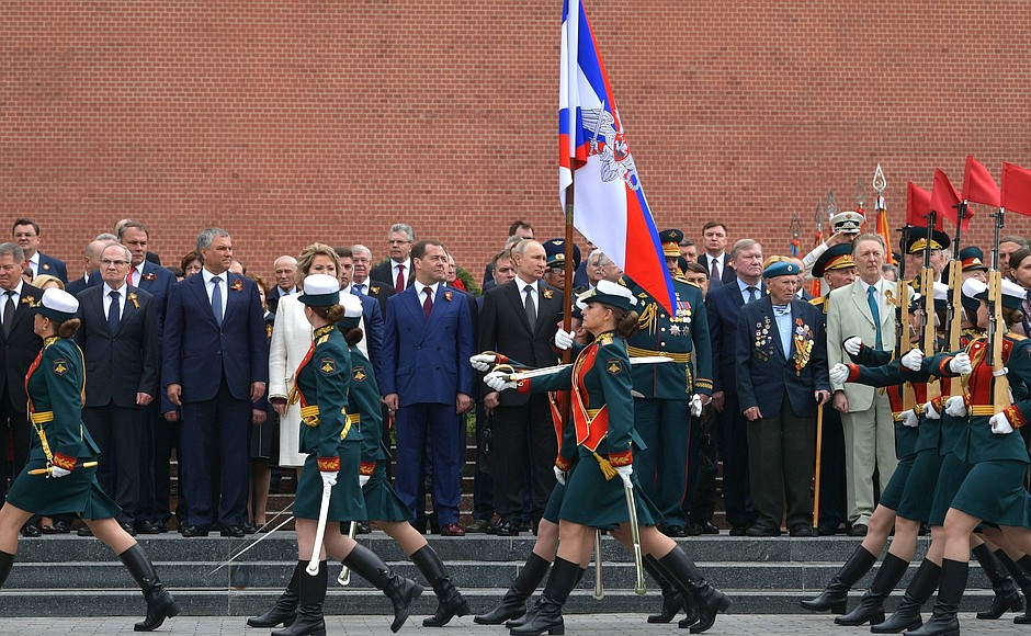 Vladimir Putin laid a wreath at the Tomb of the Unknown Soldier in the Alexander Garden. The ceremony was concluded with the national anthem of Russia and a march of military formations.