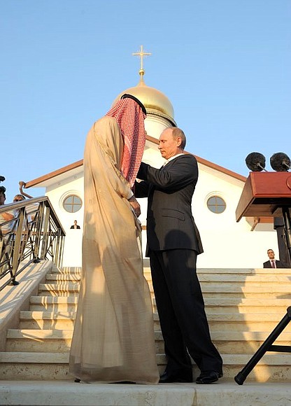 Владимир Путин наградил принца Бин Талала Гази Бин Мухаммада орденом Дружбы.