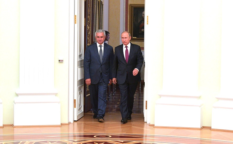 С Президентом Республики Абхазия Раулем Хаджимбой.