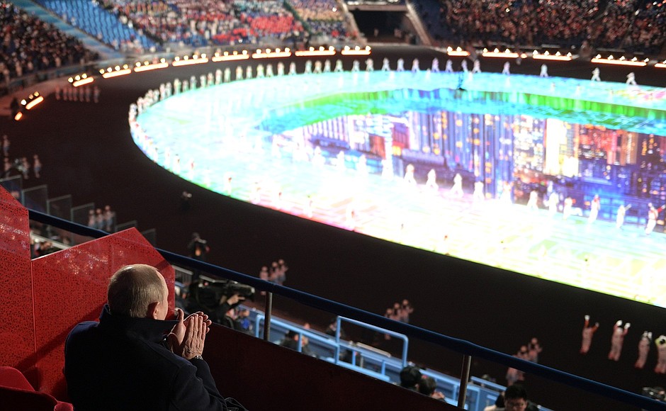 В ходе церемонии открытия XXIV зимних Олимпийских игр на Национальном стадионе в Пекине («Птичье гнездо»).