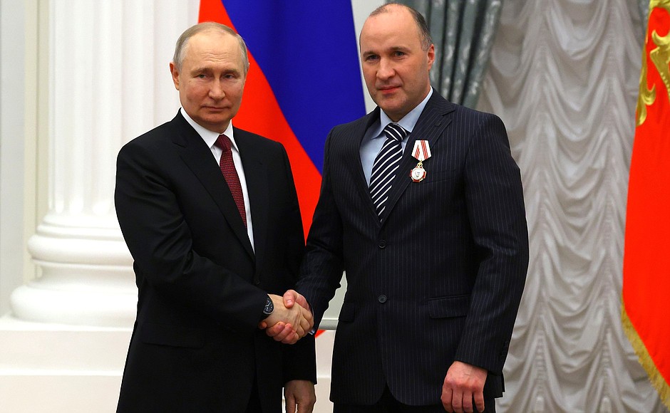 Ceremony for presenting state decorations. The Order of Pirogov is awarded to Yevgeny Zhilitsyn, Head of the Children’s Department at the Republican Trauma Centre of the Healthcare Ministry of the Donetsk People’s Republic.