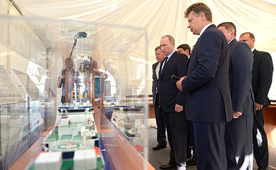 Visiting the exhibition Water Transport – Today’s Goals and Tomorrow’s Prospects.