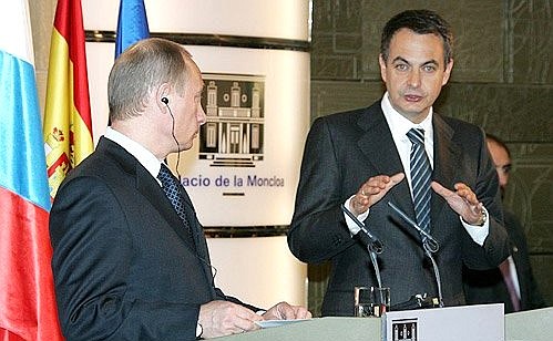 Пресс-конференция по итогам российско-испанских переговоров. Справа – Председатель Правительства Испании Хосе Луис Родригес Сапатеро.