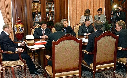 At a meeting with the leaders of Krasnoyarsk Region and the Evenk and Taimyr Autonomous Districts Alexander Khloponin, Boris Zolotaryov and Oleg Budargin.