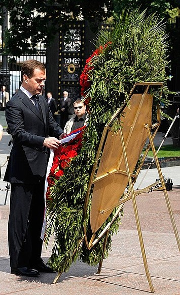 Laying a wreath at the Tomb of the Unknown Soldier.