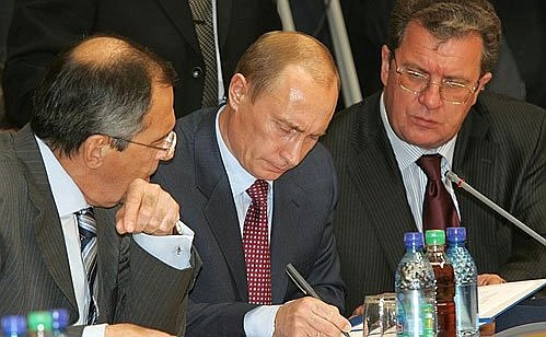 At an enlarged session of the Council of CIS heads. With Russian Foreign Minister Sergei Lavrov (left) and Presidential Aide Sergei Prokhodko.