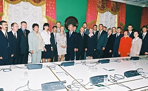 President Putin meeting with Russian managers who had studied in Germany.