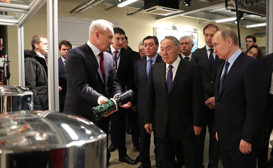 With President of Kazakhstan Nursultan Nazarbayev during a visit to Diakont plant. Diakont Group General Director Mikhail Fedosovsky gives explanations.