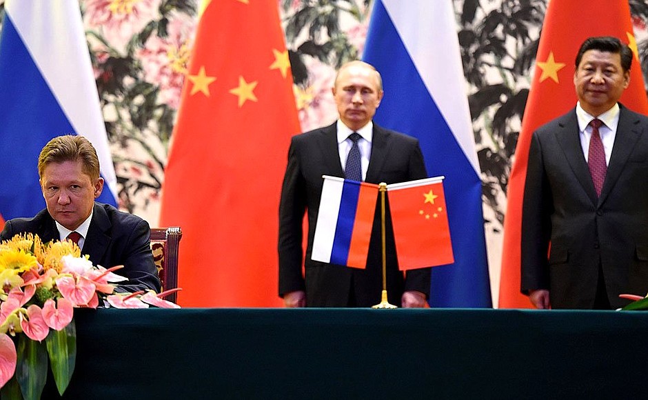 With the President of the People’s Republic of China Xi Jinping at the signing of joint documents. On the left is Gazprom Board Chairman Alexey Miller.