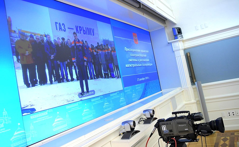 Владимир Путин дал старт поставкам газа на Крымский полуостров по новому магистральному газопроводу Краснодарский край – Крым.
