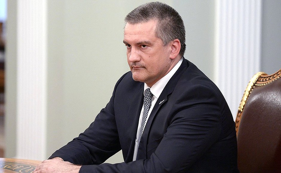 Сергей Аксёнов назначен временно исполняющим обязанности Главы Республики Крым.