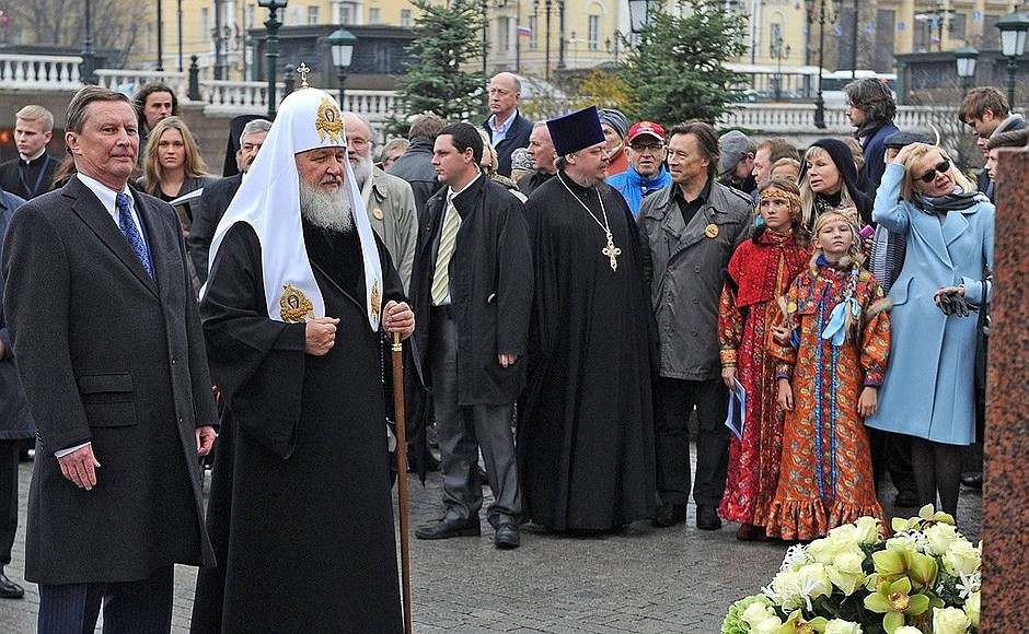 Before the start of a ceremony unveiling a restored obelisk commemorating the House of Romanov’s rule in the Alexandrovsky Garden by the Kremlin wall. With Patriarch of Moscow and All Russia Kirill.