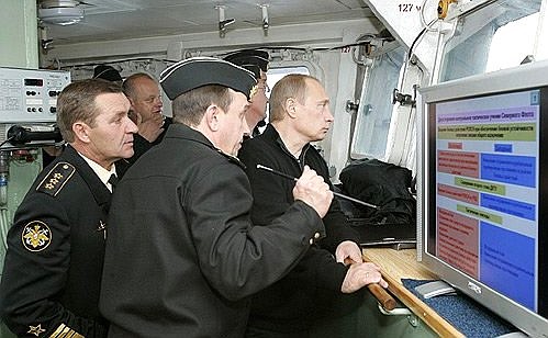 На борту тяжелого атомного ракетного крейсера «Петр Великий» в ходе учений Северного флота.