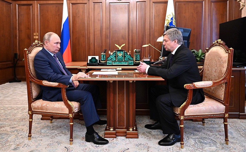 With Acting Governor of Ulyanovsk Region Alexei Russkikh.