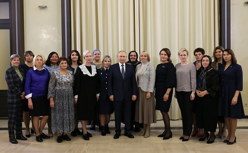 With mothers of military personnel – participants in the special military operation.