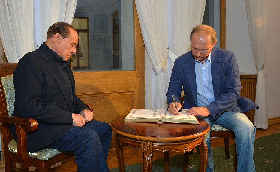 Vladimir Putin and Silvio Berlusconi signed the distinguished visitors’ book at the Livadia Palace.