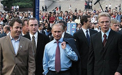 COLUMBIA UNIVERSITY. President Putin before the baseball match between the Russian and American children\'s teams.
