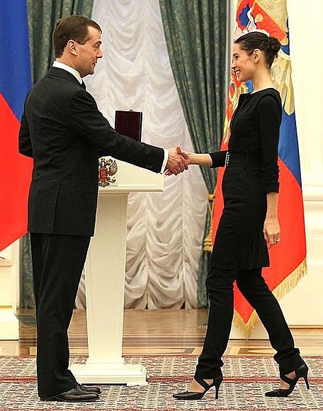 Dmitry Medvedev presents the certificate conferring the honorary title National Artist of Honour to ballerina Natalia Balakhnicheva.