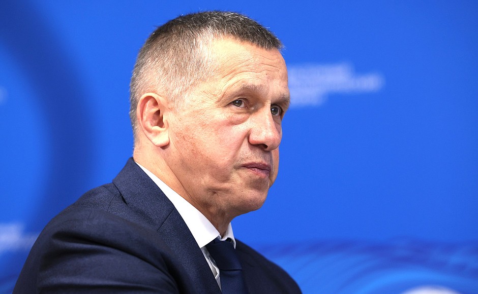 Deputy Prime Minister and Presidential Plenipotentiary Envoy to the Far Eastern Federal District Yury Trutnev at the meeting on development of Far Eastern cities.