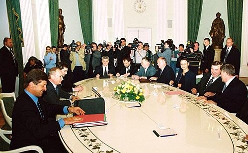 Встреча с лидерами фракций и депутатских групп Государственной Думы.