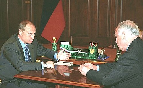President Putin with Russian Ambassador to Ukraine Viktor Chernomyrdin.