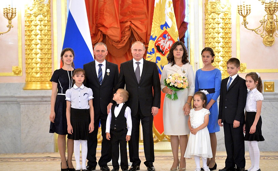 Order of Parental Glory awarded to Yelena and Andrei Shapoval, Kemerov Region.