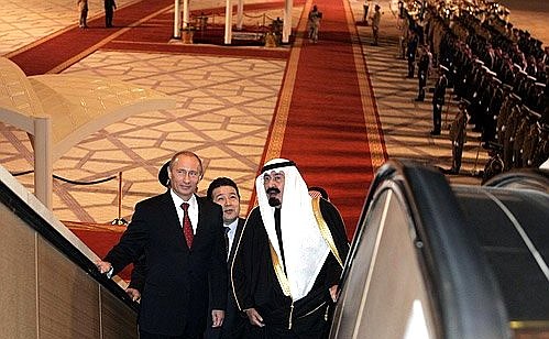 С Королем Саудовской Аравии Абдаллой бен Абделем Азизом аль-Саудом.