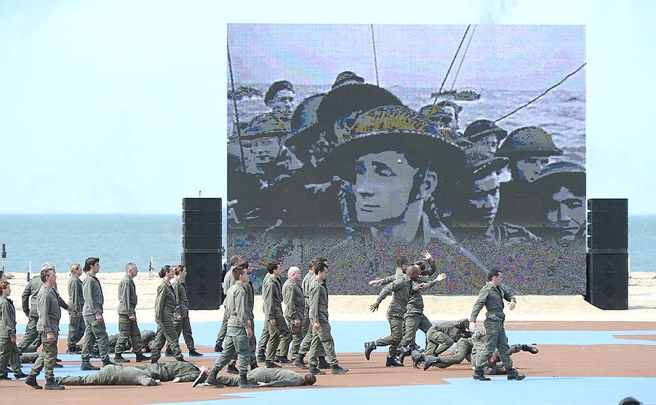 Театрализованное представление в рамках мероприятия по случаю празднования 70-летия высадки союзных войск в Нормандии.