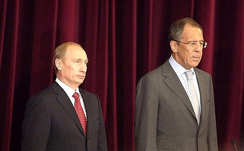 Минута молчания в память о российских дипломатах, погибших в Ираке.