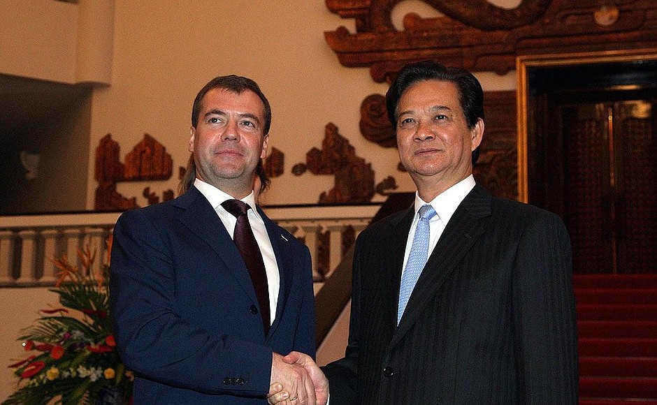 With Vietnamese Prime Minister Nguyen Tan Dungh.