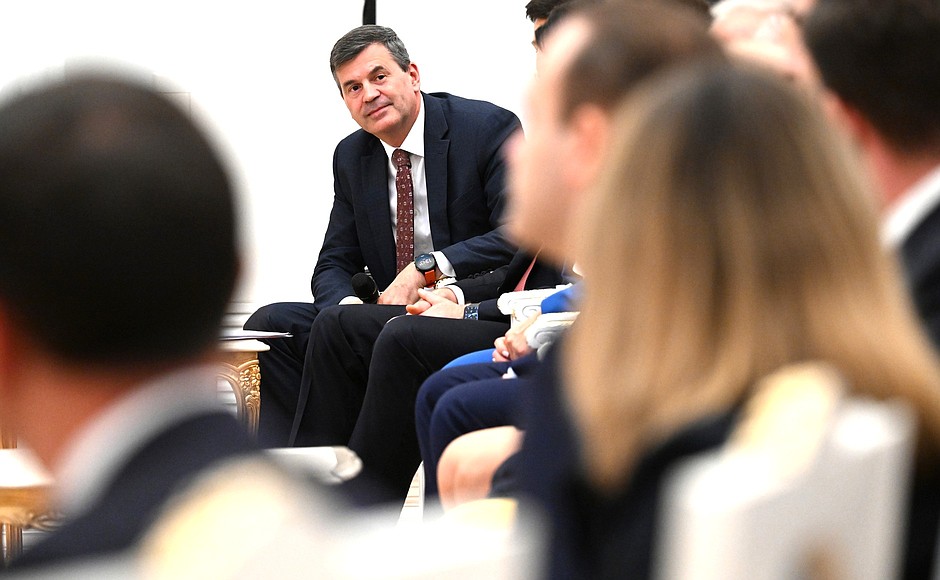 Acting Rector of the Presidential Academy of National Economy and Public Administration (RANEPA), director of the Graduate School of Public Management (GSPM RANEPA), General Director of Russia – Land of Opportunity ANO Alexei Komissarov at a meeting with graduates of GSPM RANEPA.