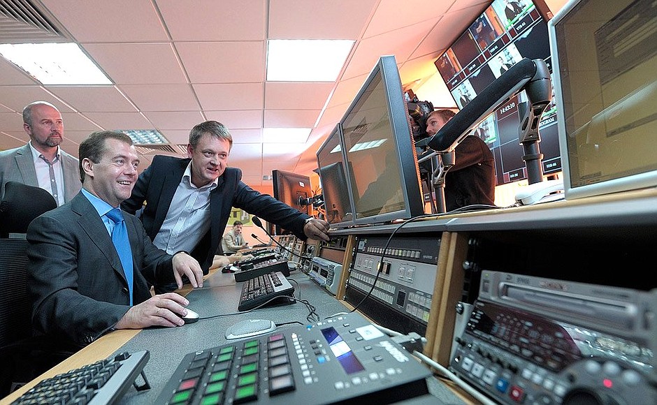 Во время посещения телекомпании Russia Today. Дмитрий Медведев принял участие в запуске нового телеканала Russia Today Documentary.