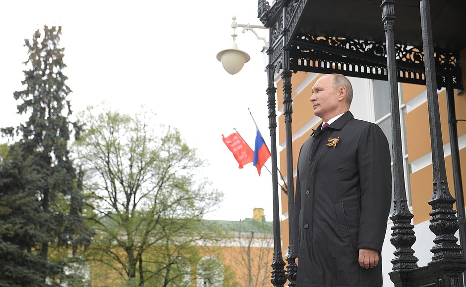 Vladimir Putin observed a flypast marking the 75th anniversary of Victory from Ivanovskaya Square in the Moscow Kremlin.