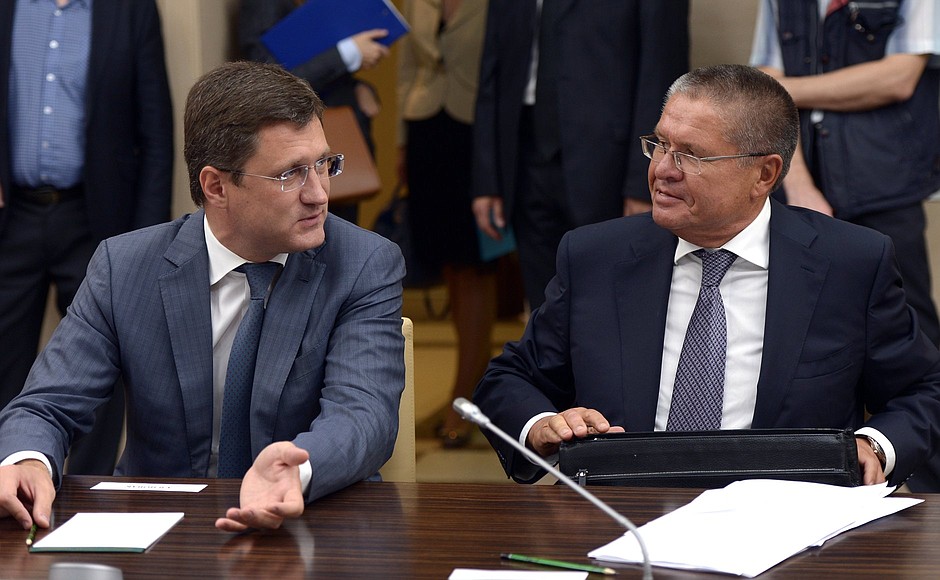 At a meeting on budget planning for 2016. Energy Minister Alexander Novak (left) and Economic Development Minister Alexei Ulyukayev.