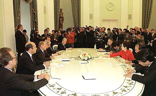 President Putin meeting with Japanese Foreign Minister Yoriko Kawaguchi.