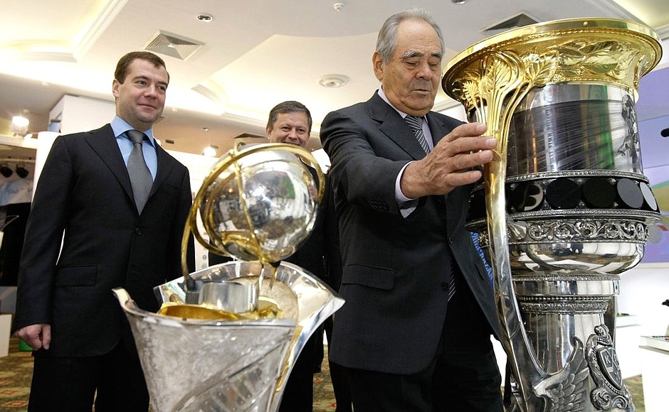 С Президентом Республики Татарстан Минтимером Шаймиевым во время осмотра выставки «Современный спорт: инновации и перспективы».