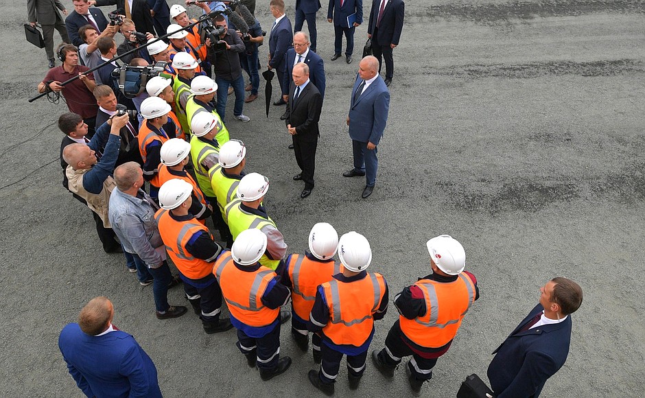 Meeting with workers of the Chernigovets open-cut mine.