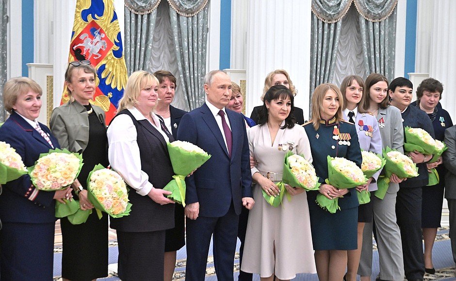 Group photo following the ceremony for presenting state decorations on International Women’s Day.