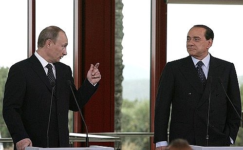 Vladimir Putin and Silvio Berlusconi at their joint press-conference.