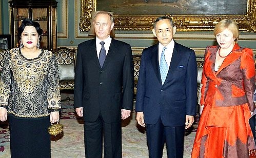 Vladimir and Lyudmila Putin with King Bhumibol Adulyadej and Queen Sirikit.