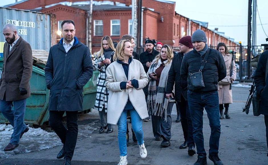 Уполномоченный при Президенте по правам ребёнка Мария Львова-Белова пообщалась с подростками Санкт-Петербурга в рамках рейда службы уличной социальной работы.