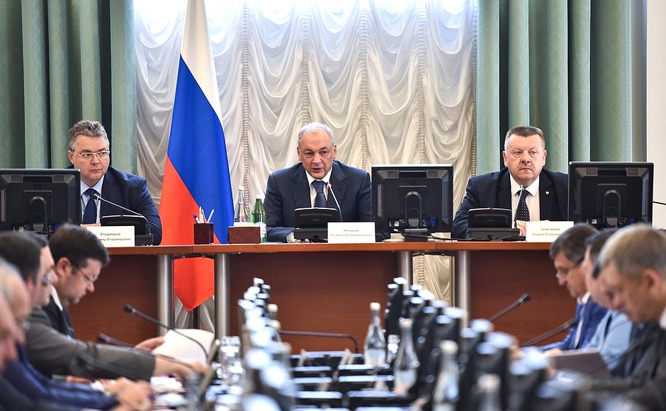 Magomedsalam Magomedov led a seminar meeting on the implementation of the National State Policy Strategy through to 2025 in the North Caucasus Federal District.
